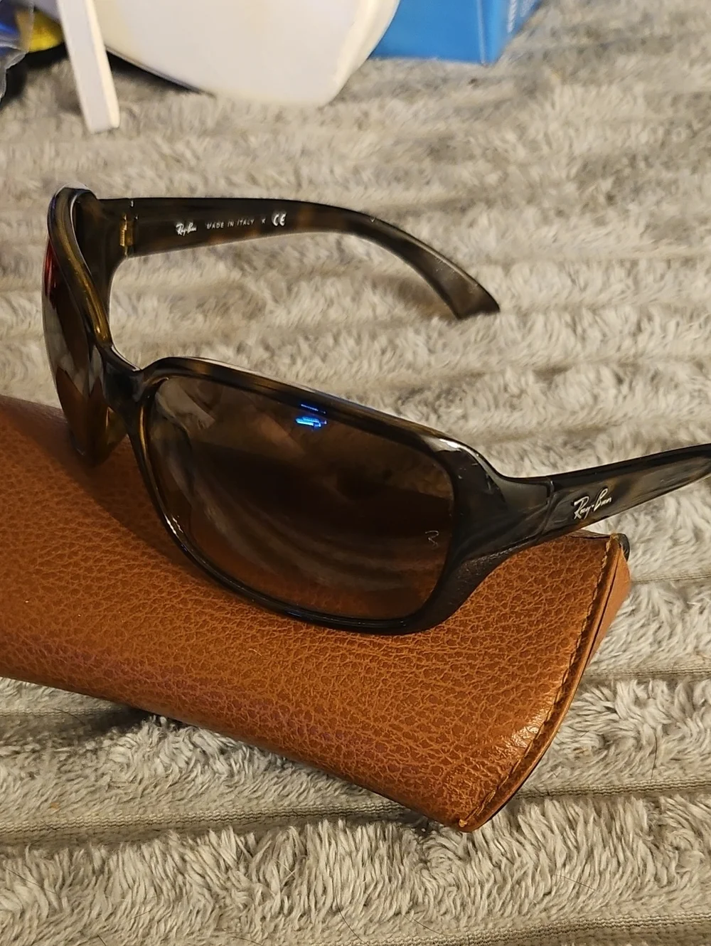 Ray-Ban retail 215